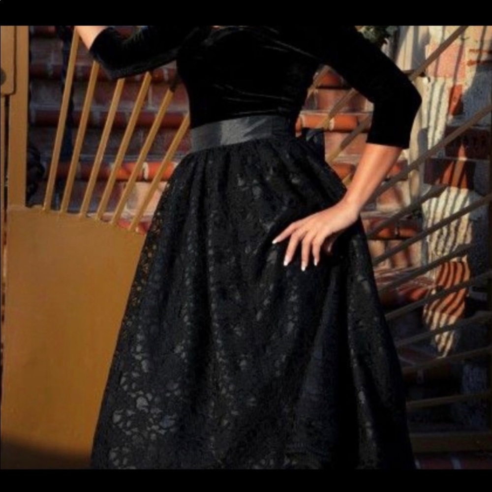 Pinup Girl Couture Francesca skirt in black lace.Size XL